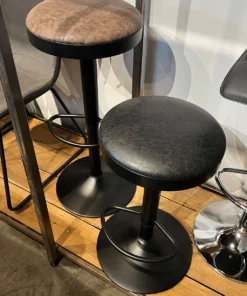 Banqueta con base negra de Ecocuero